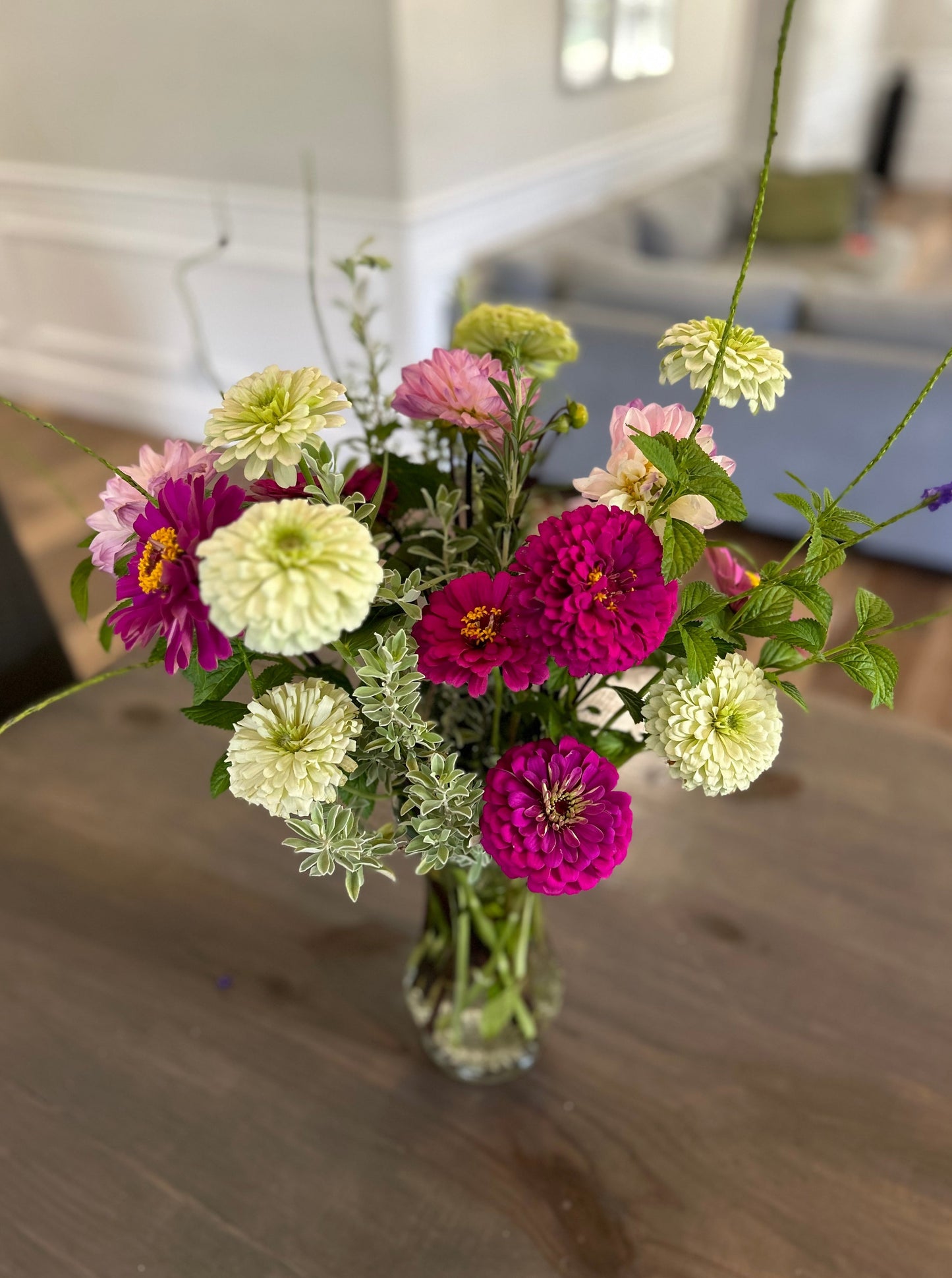 Subscription: Classic Arrangement- 2 Per Month (10-12 Focal Stems)